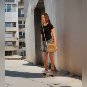 Marc Jacobs empire city taupe leather crossbody.Great condition!